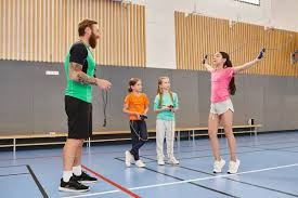 71岁成龙回应衰老：能慢慢变老是幸运